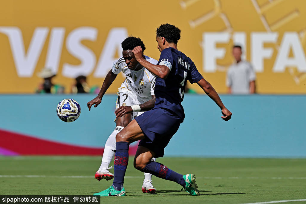 爱游戏官网入口姆巴佩在湖人比赛中战术调整,出色防守引发热议!